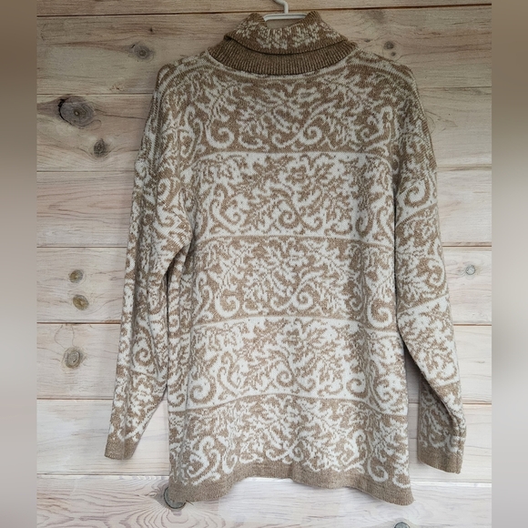 Adele Knitwear Oversized Turtleneck Sweater - Picture 4 of 5